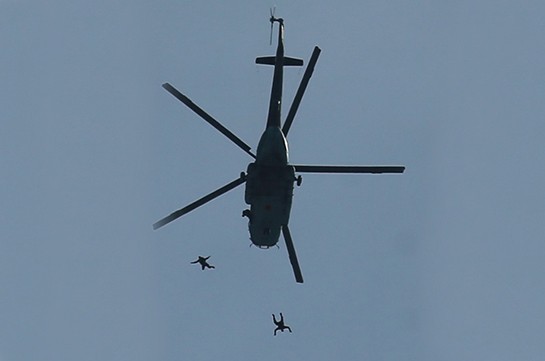 В Армении вертолетчики и спецназ ЮВО отработали переброску в тыл условного противника в высокогорной местности