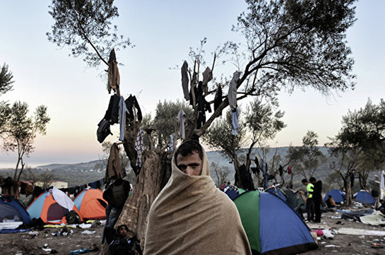 В лагере на греческом острове Лесбос бунтуют сотни мигрантов