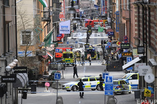 В грузовике террориста в Стокгольме отыскали взрывчатку