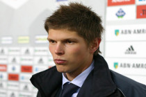 Klaas-Jan Huntelaar downplays Manchester United talk