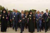 Serzh Sargsyan visits Yerablur Pantheon