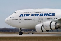 Air France cancels half of its flights because of strike