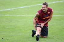 Totti injury scare for Roma