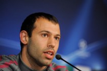 Vilanova must carry the pressure, says Mascherano