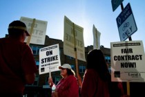 Thousands of teachers begin strike in Chicago