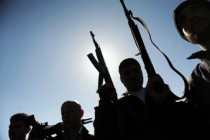 Syrian rebels receive their first salaries