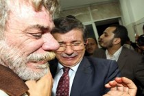 Davutoglu couldn’t resist his tears in Gaza