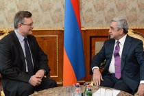 Serzh Sargsyan receives BSEC Secretary General 