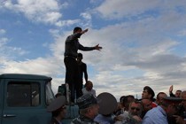 Farmers block Armavir-Margara motorway