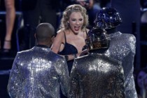 Taylor Swift reacts with F-bomb to Harry Styles' appearance