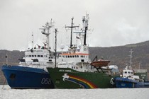 Russia charges 30 with piracy in Greenpeace protest