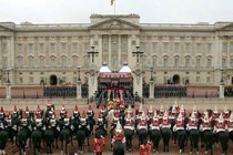 Man arrested at Buckingham Palace gate