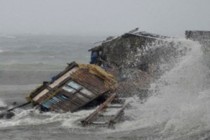 Typhoon Haiyan: Ships head to Philippines amid devastation