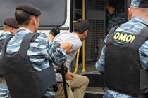 Hundreds held in police raid on market in southeast Moscow