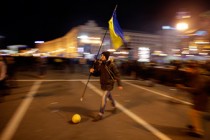 Thousands of protesters keep vigil at barricades in central Kiev