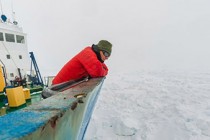 China icebreaker heads to trapped Antarctic ship