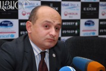 Iravunk: Safarian accuses Postanjian and Hovannisian of weakness 