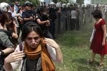 Turkey: Jail sought over 'woman in red' police case