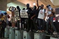 Brazil: Rio protest over transport fare rise ends in violence