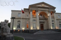 A delegation of Nairit workers invited into presidential residence 