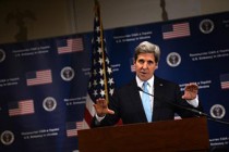 Kerry pledges $1 bln loan during Kiev visit