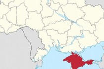 Ukraine closes border with Crimea