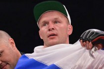 Шлеменко в третий раз защитил титул чемпиона Bellator в среднем весе