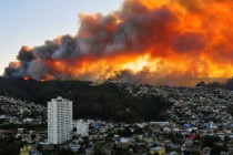 Chile fire in Valparaiso kills 12 and forces thousands to evacuate