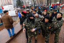 Army attacks protesters in eastern Ukraine, first wounded reported