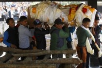 Everest avalanche: Sherpas discuss boycott