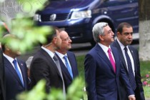 Presidents of Armenia and France visit Carrefour construction site 