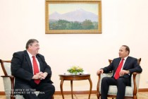  Armenian prime minister receives Bundestag member Karl Lamers 