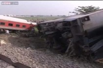 Passenger train derails in India, killing 4