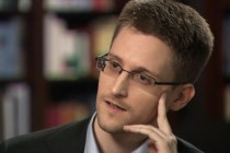 Snowden applies to extend asylum in Russia