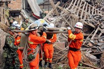 China earthquake: Troops join search in Yunnan province