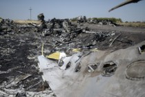 Danger halts search for MH17 victims