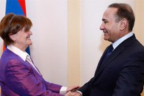 Armenian prime minister receives delegation led by Baroness Cox 