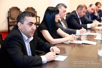 Haykakan Zhamanak: EEU will be a severe test for non-coalition trio 