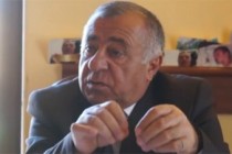 ChI: Vagharsh Abrahamyan intimidates gold market staff 