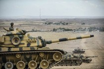 Turkey deploys tanks at border with Syria