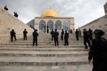 Israeli police clash with Arab protesters at Temple Mount in Jerusalem