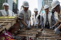 Hong Kong officials begin clearing Mong Kok pro-democracy site