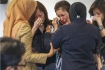 AirAsia QZ8501: Indonesia plane search resumes