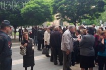 Nairit employees start sit-in outside Government Building