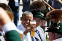 Obama knocks back a beer with breakfast before G-7