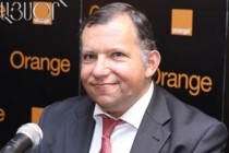 Orange, Ucom negotiate sale of shares