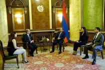 Armenia’s premier, Italian ambassador discuss economic cooperation