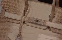 Крокодиловую сумку Birkin продали за 300 тысяч долларов (Видео)