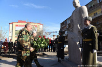 Бако Саакян и Серж Саргсян посетил ряд воинских частей в Арцахе