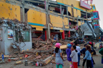 Indonesia earthquake: Hundreds dead in Palu quake and tsunami